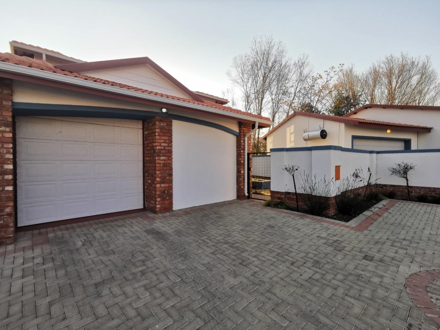 3 Bedroom Property for Sale in Van Der Hoff Park North West